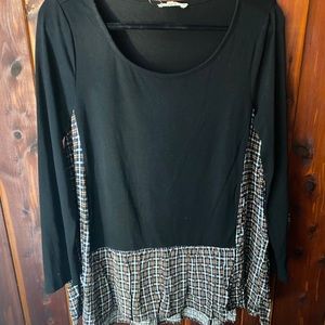 Black shirt with bottom pattern